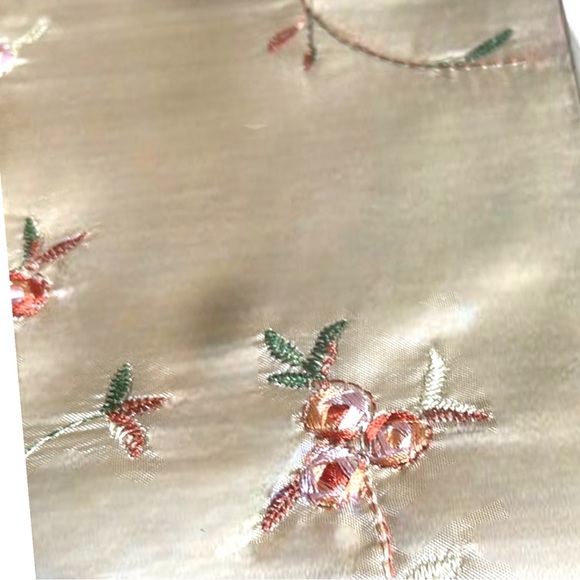 Four peach 🍑 colored embroidered placemats. NWOT - Picture 2 of 2